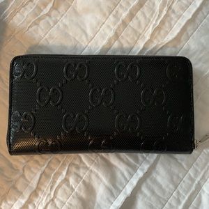 Gucci Leather Wallet— never been used